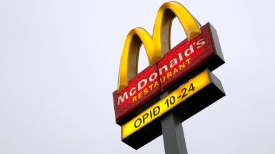 Aumentan los casos relacionados a brote de E. coli en McDonald’s, según los CDC