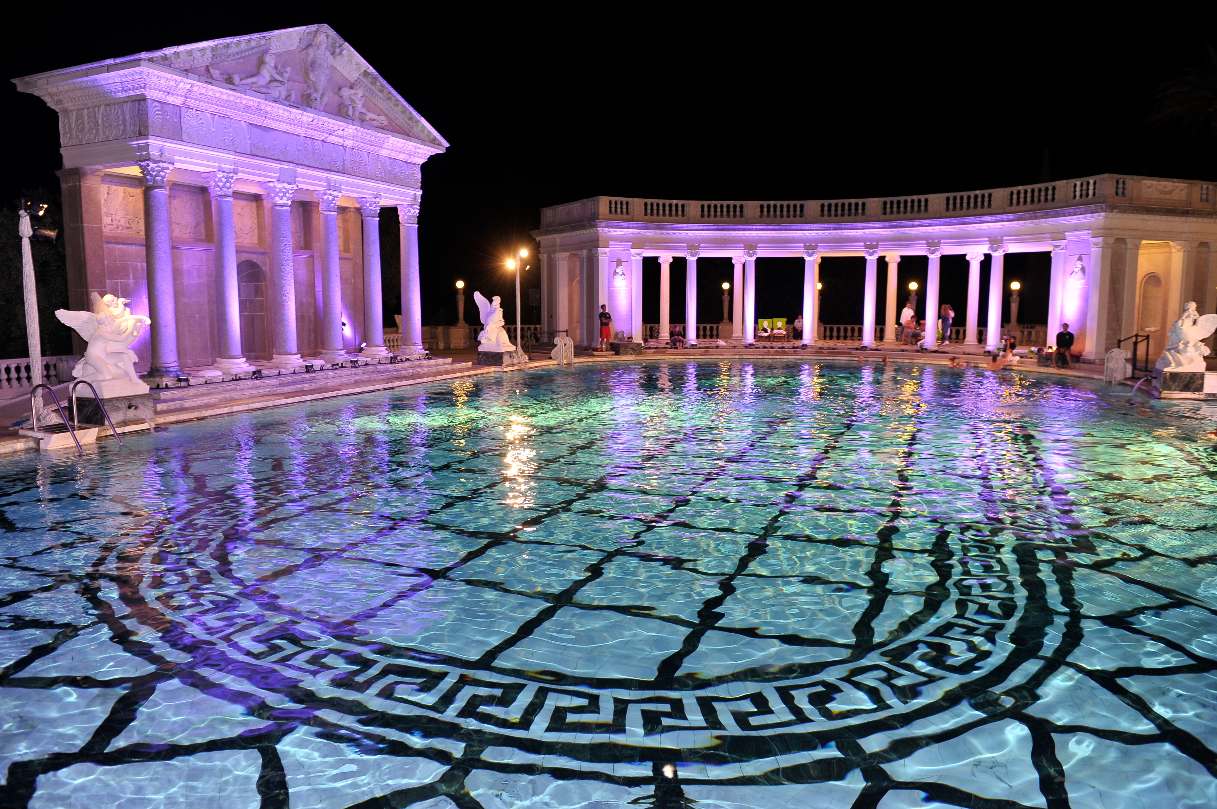 Una vista general de la piscina de Neptuno, despuu00e9s de las reparaciones, en el Castillo Hearst en San Simeu00f3n, California. (Foto de Steve Jennings / Getty Images)