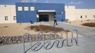 GEO Group demanda a California por ley AB 32.
