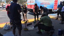 La comunidad limpia después de las protestas Black Lives Matter en La Mesa