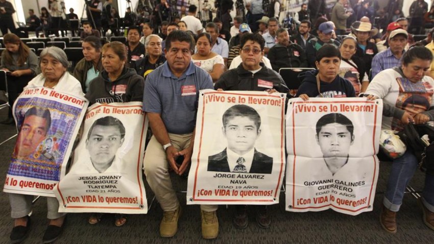 mexico-ayotzinapa-padres-2019