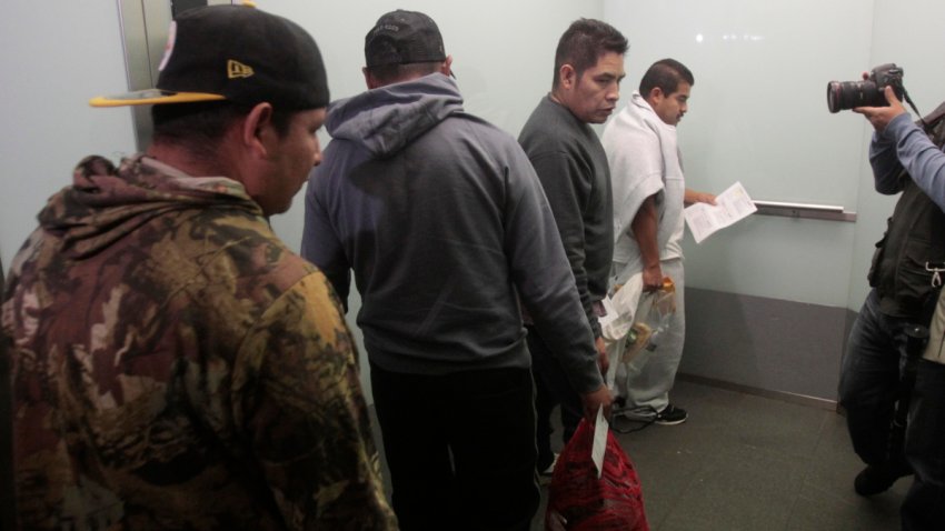 Migrantes hondureños deportados de México
