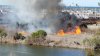 Bomberos combaten incendio  cerca del muelle de Oceanside