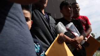 Central American immigrant families depart Immigration and Customs Enforcement custody