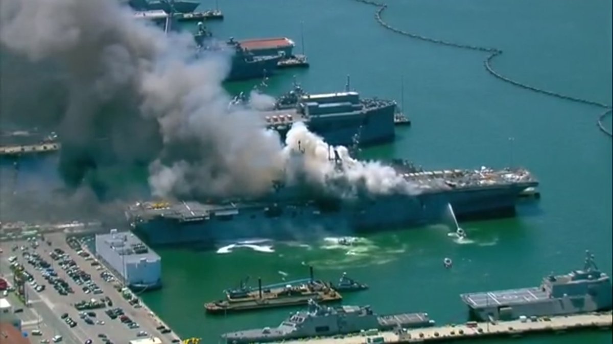 Múltiples heridos tras incendio en portaviones en base naval de San ...