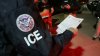 Miles de casos de deportación podrían ser reabiertos por revisión en Corte Suprema