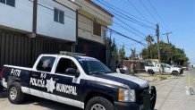 La policía rodea una casa en Tijuana donde se descubrió un presunto túnel fronterizo
