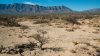 Buscan a 13 migrantes en zona desértica de la frontera norte de México; “coyotes” los habrían retenido