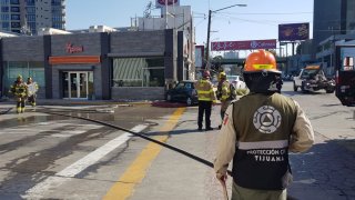 auto se estrella contra un negocio en Tijuana