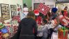 Cientos de niños reciben regalos, desayuno festivo y nieve en Encanto