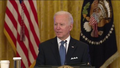 Joe Biden insulta a reportero de Fox durante conferencia de prensa