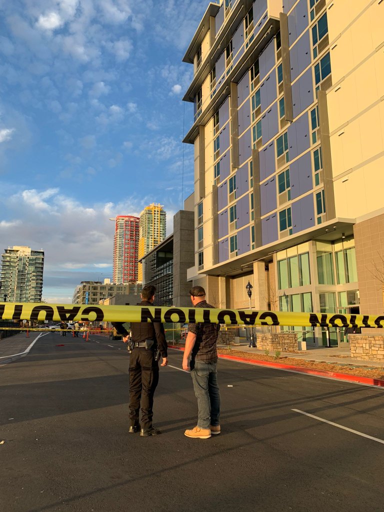 SDPD investiga la caída mortal de un limpiador de ventanas en un edificio del centro de San Diego.