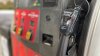 Precios de gasolina caen por debajo de los $5 en San Diego