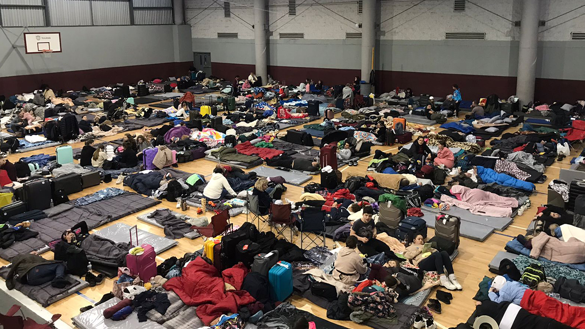 Cientos de ucranianos se albergan en refugio temporal en Tijuana –  Telemundo San Diego (20)