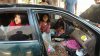 Rescatan a ocho niños estadounidenses que vivían en condiciones insalubres en un auto en Tijuana