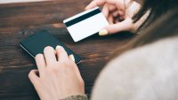 ¿Tienes multas excesivas en tu tarjeta de crédito?: Proponen límites a cobros por pagos tardíos