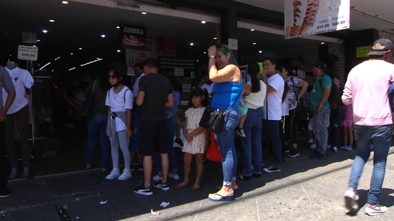 FOTOS: Largas filas con regreso a clases en Tijuana