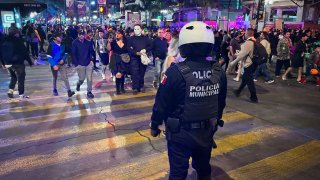 Cerca de 10,000 tijuanenses celebran Halloween en la Avenida Revolución el lunes 31 de octubre, 2022.