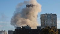Rusia lanza ola de bombardeos sobre Kiev, mientras Moscú recibe ataque con drones
