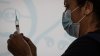 FDA propone que la vacunación del COVID-19 sea anual como la de la gripe
