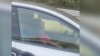 Captan en video a una mujer dormida al volante de un Tesla en la I-15