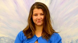 Cynthia Hoffman, de 19 años, fue encontrada muerta a lo largo de la orilla de un río cerca de Thunderbird Falls en Alaska el 4 de junio de 2019.