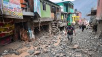 Cinco aldeas mineras de Perú quedan entre escombros tras los deslaves