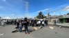 Ciudadanos mantienen bloqueada la carretera libre Tijuana-Tecate; exigen un título de propiedad