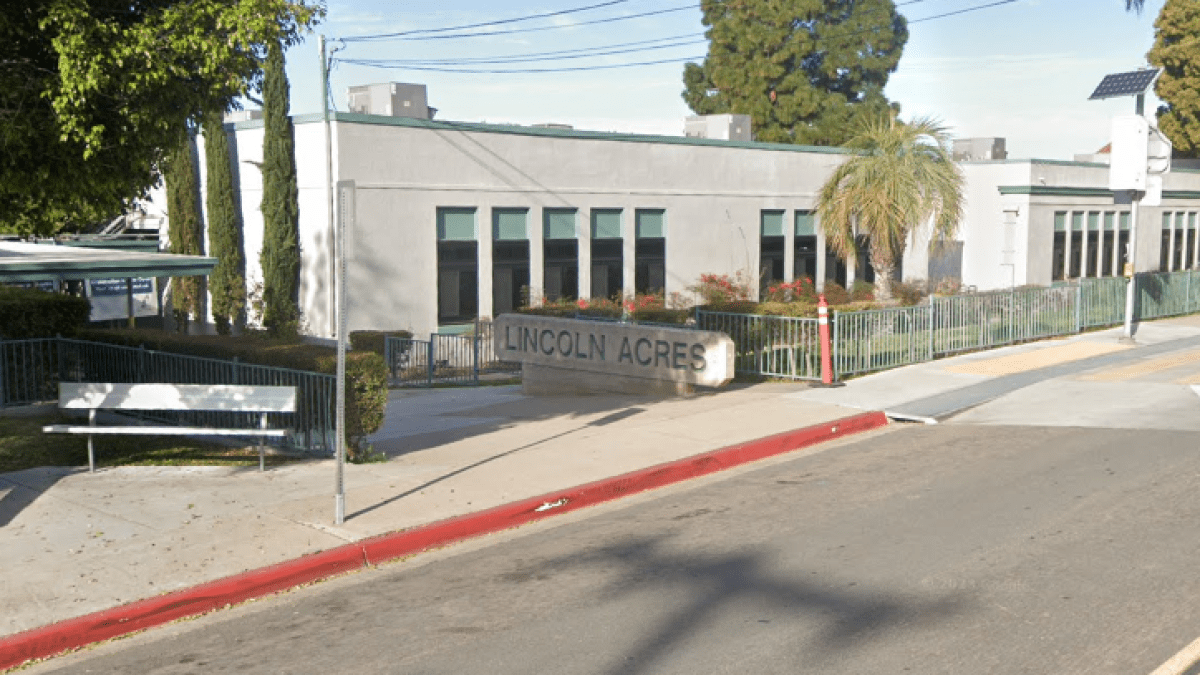 San Diego Reconocida maestra es arrestada en primaria bajo sospecha de