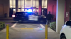 Reportes infundados sobre un tiroteo activo en un mall obligan a los compradores a esconderse