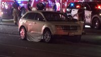 Tragedia en autopista: madre muere arrollada por su propio auto con sus hijos adentro