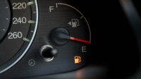 Arabia Saudita reducirá su suministro de petróleo. ¿Afectaría los precios de gasolina en EEUU?