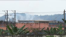 Humo sobresale en la Penitenciaría del Litoral, en Guayaquil, Ecuador.