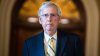 Senador Mitch McConnell recibe el alta del centro de rehabilitación tras su hospitalización en junio