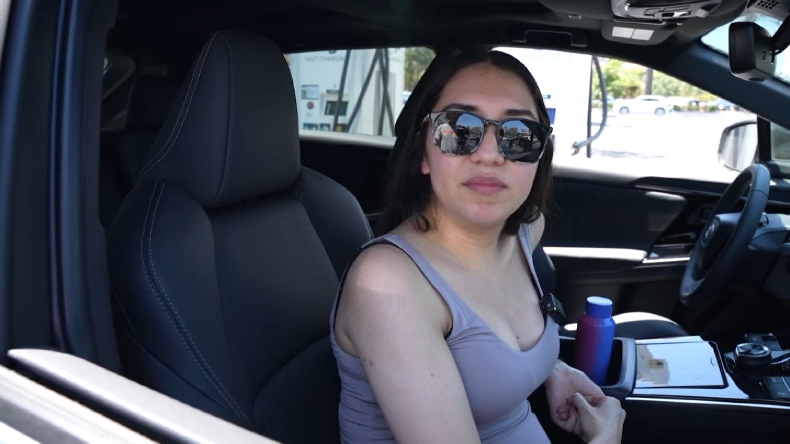 Brenda Rico Auto eléctrico versus uno de gasolina – Telemundo San Diego (20)