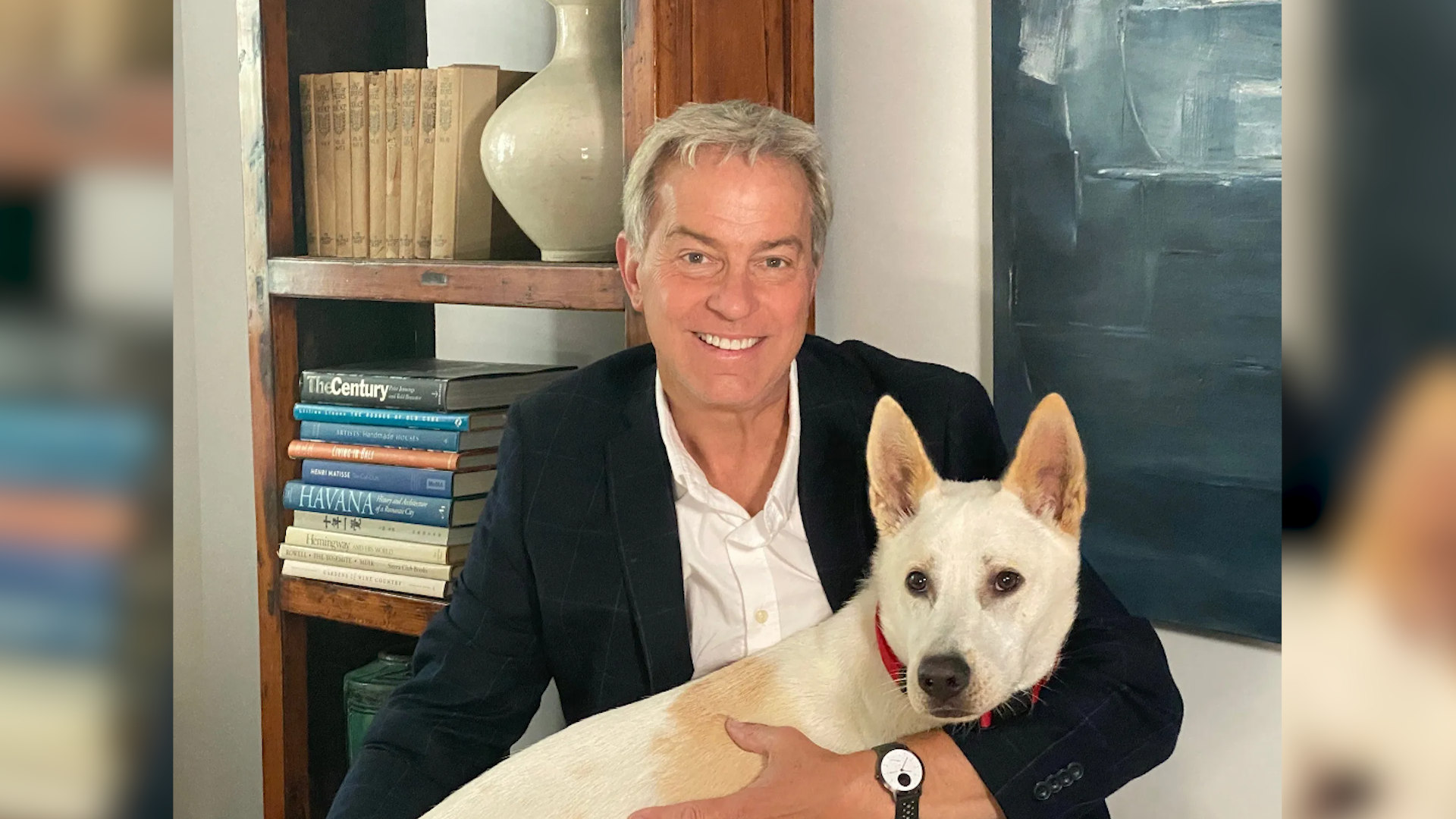 El presentador de NBC 7, Mark Mullen, dice que su perro Finn es el mejor perro que ha tenido su familia. El fotogénico Finn fue adoptado en el Centro de Animales Helen Woodward.