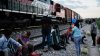 México usará retenes para disuadir a migrantes de subirse a trenes de carga con destino a EEUU