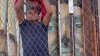 EN VIDEO: migrantes aprovechan obra del muro en Playas de Tijuana para ingresar a EEUU