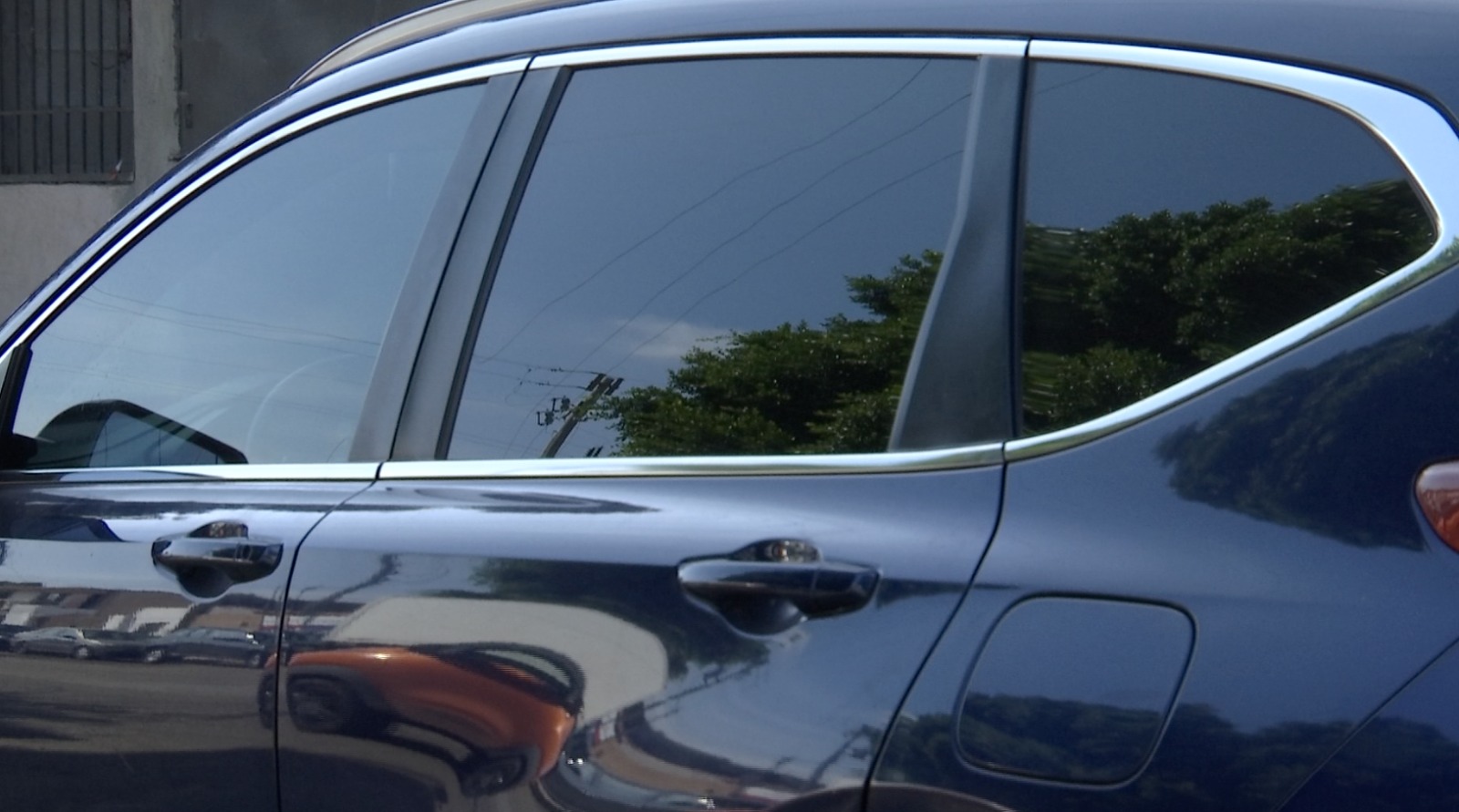 Conducir con vidrios polarizados ser permitido en Tijuana con algunas restricciones