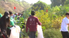 Activistas y voluntarios limpian arroyo Alamar que se ha convertido en un basurero clandestino