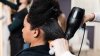 La FDA podría prohibir productos para alisar el cabello por riesgo de cáncer