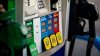 El costo de la gasolina continúa subiendo en San Diego debido en parte a los viajes de carretera