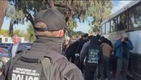 Cientos de migrantes son abandonados a su suerte en calles de San Diego