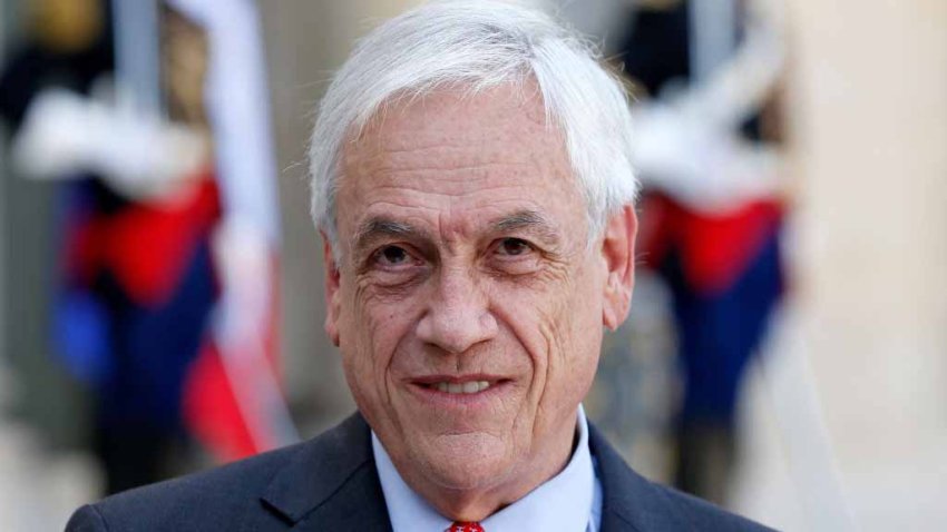 PARIS, FRANCE – SEPTEMBER 06: Chilean President Sebastian Pinera makes a statement next to French President Emmanuel Macron (Not Pictured) following their working lunch at the Elysee Presidential Palace on September 06, 2021 in Paris, France. Sebastian Pinera is in Paris for an official one-day visit. (Photo by Chesnot/Getty Images)