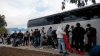 La Patrulla Fronteriza deja a cientos de migrantes en una parada de autobús de San Diego