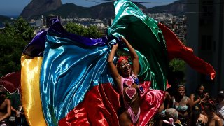 La fiesta comenzó en Las Carmelitas, con la coronación del Rey Momo, este viernes, en Río de Janeiro.