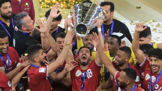 la selección de fútbol de Catar levanta la Copa de África