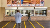 Cambios en Costco: no podrás comprar su icónico combo de hot dog sin membresía, según CNBC