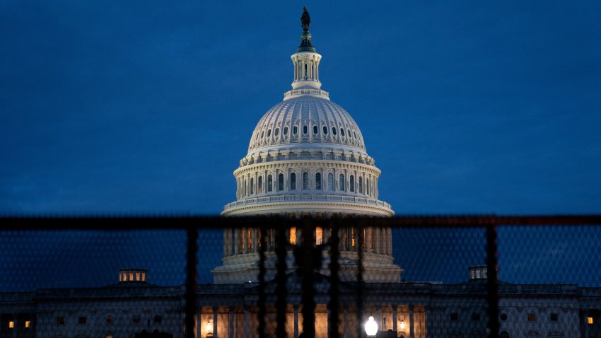 Vallas de seguridad en el exterior del Capitolio de EE.U. en Washington, DC, el jueves 7 de marzo de 2024. La política de año electoral aumentará la atención sobre el discurso del Presidente Joe Biden sobre el Estado de la Unión.