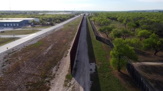 La frontera sur de EE.UU. quiere poner fin al "teatro" de la 'Operación Lone Star'